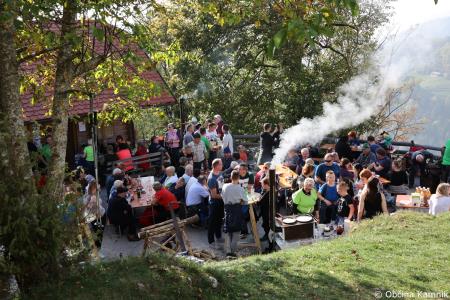 Prikaz starih kmečkih opravil na Goro Sv. Miklavž privabil rekordno število obiskovalcev (1)